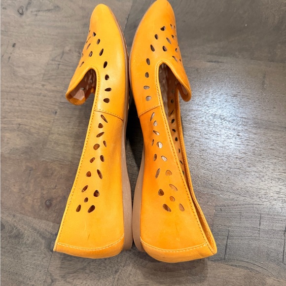 New BORN Leather Cutout Flats Size 8.5  (40) Padded Insole NWOT Orange Brown - Picture 5 of 10